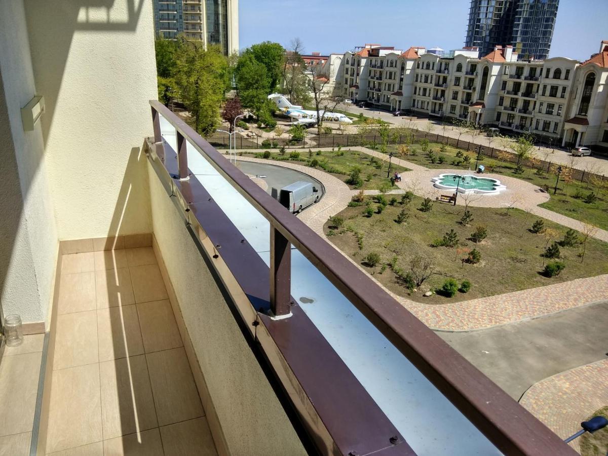 Аркадия Студия С Балконом Частичный Вид Моря Первая Линия От Моря Odesa Exterior photo